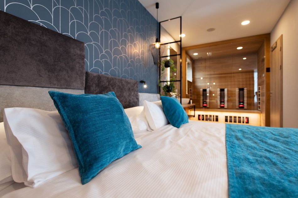 Hotel Fénix – příběh firem ČS