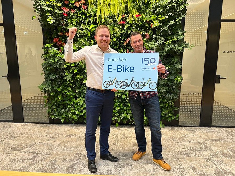 Kundenbetreuer Markus Punkl mit Bernhard Baloun.