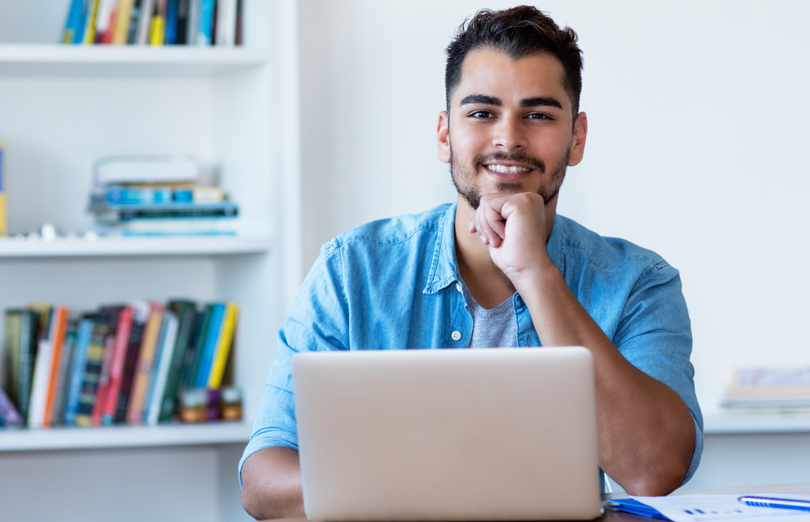 Shocked nervous reading magazine. Блондинка в очках учитель. Place teen work. Держитесь рядом с успешными бизнесменами. Бизнесмен студентка.