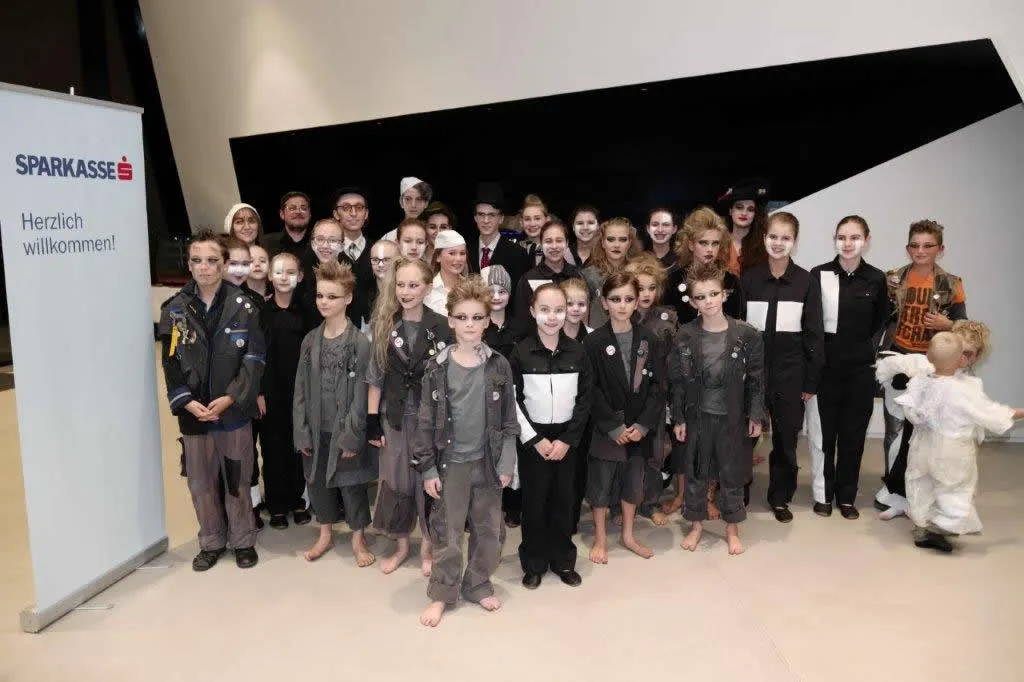 Gruppenbild von verkleideten Kindern