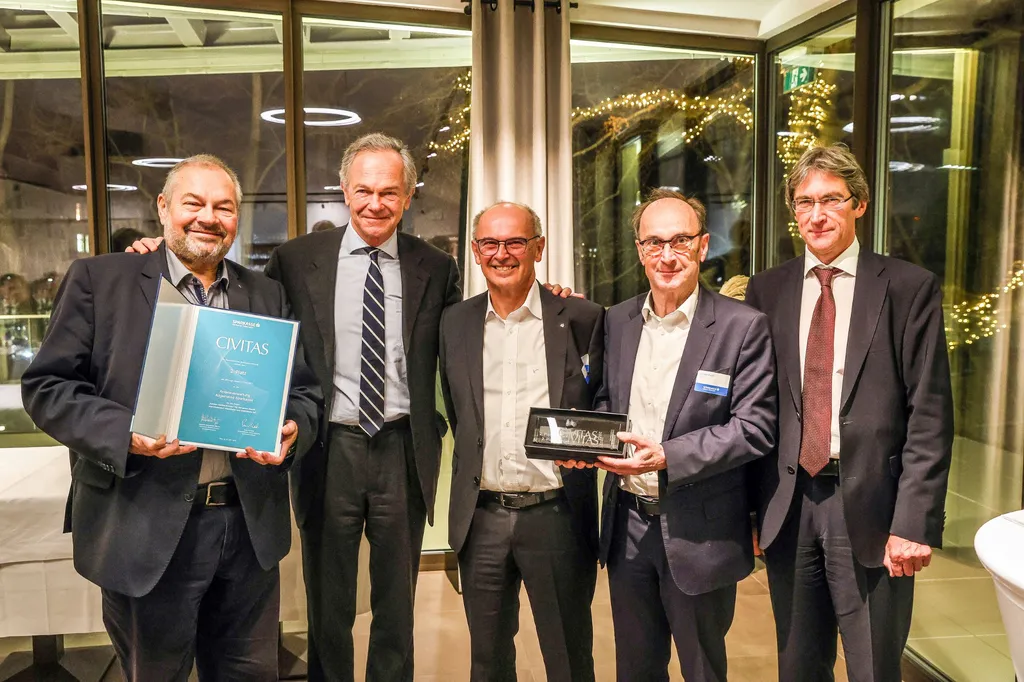 CIVITAS Award 2. Platz: Die Anteilsverwaltung Allgemeine Sparkasse Gerald Gutmayer (Vorstandsvors.), Andreas Treichl (Vorsitzender des Kuratoriums für zivilgesellschaftliches Engagement); Lothar Musel (Vorstandsmitgl.), Johann Kastl (Vorstandsmitgl.), Franz Portisch (Generalsekretär Österreichischer Sparkassenverband)