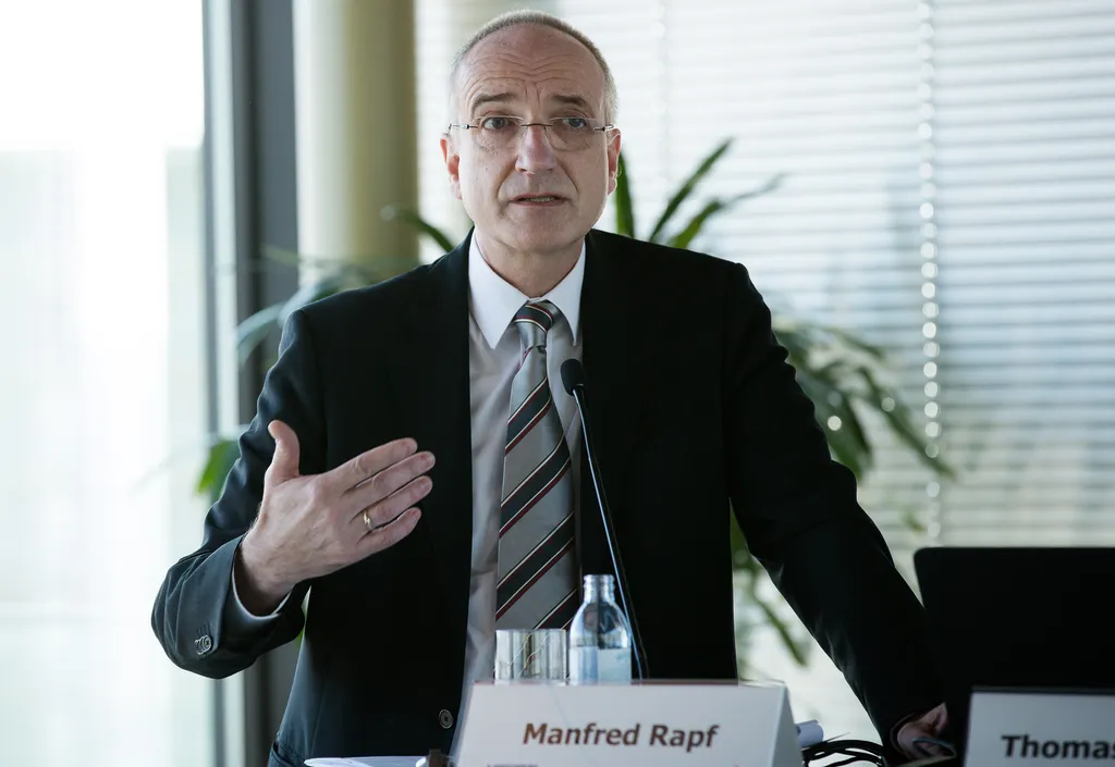 Manfred Rapf, Generaldirektor der s Versicherung