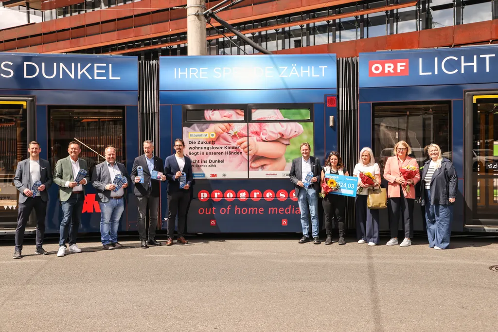 Licht ins Dunkel lilawohnt Scheckuebergabe