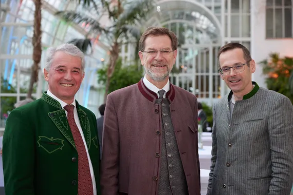 Drei Männder in Tracht.