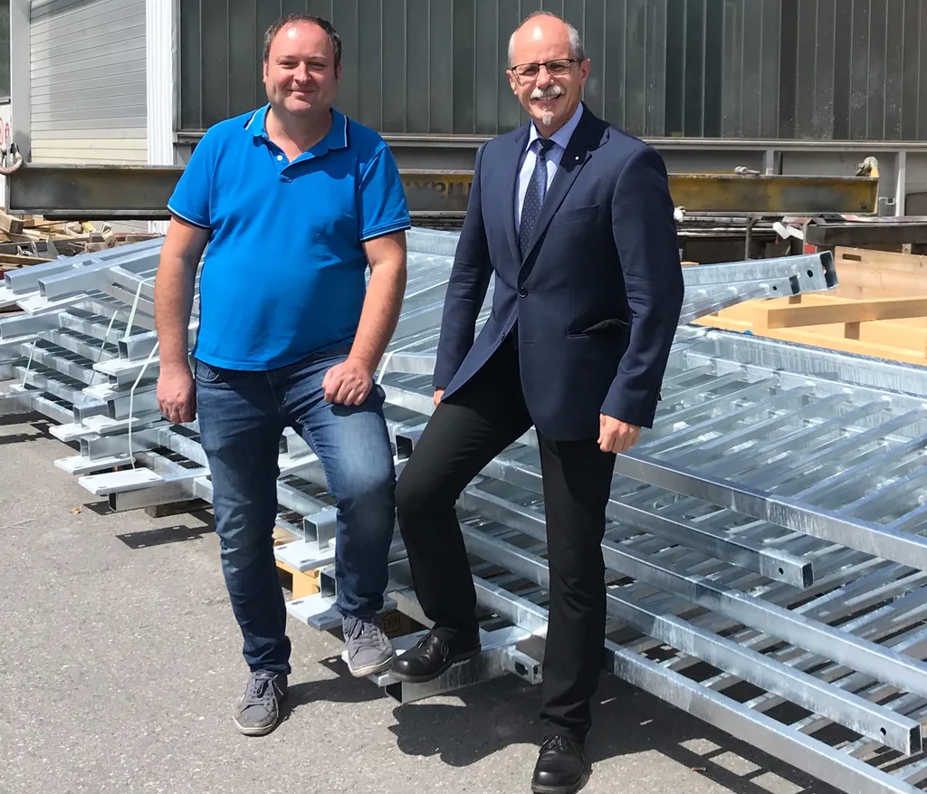 Christian Födinger (rechts) beim Lokalaugenschein mit Ralf Bartenbach. <br>Fotocredit Sparkasse Bludenz, Abdruck honorarfrei