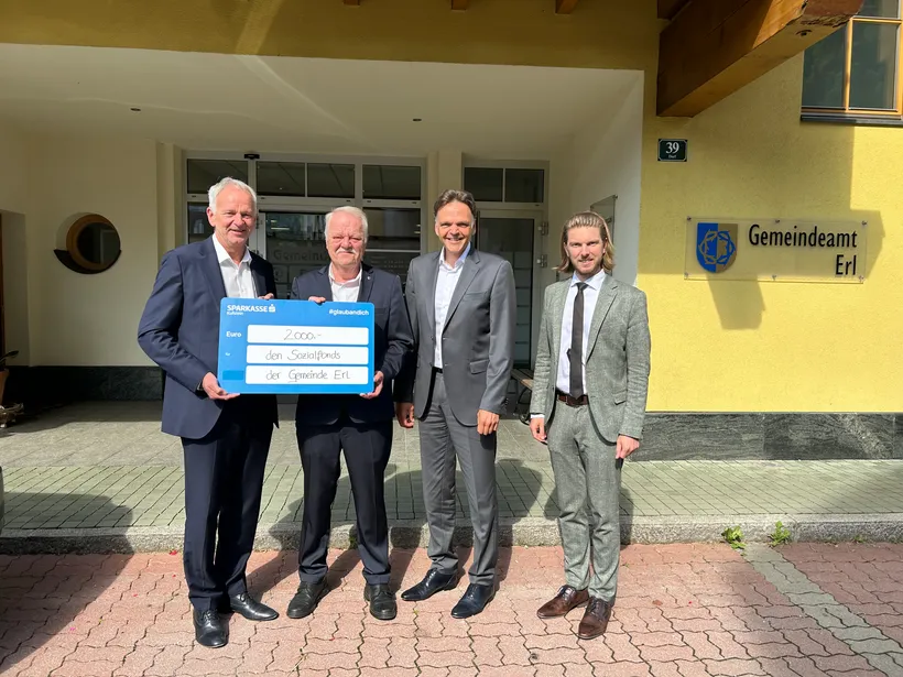Vorstandsdirektor Klaus Felderer, Bürgermeister Georg Aicher-Hechenberger, Vorstandsdirektor Otto Dialer und Filialleiter Christoph Esterl