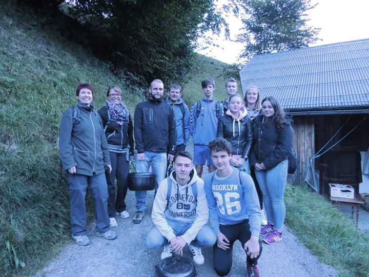 Die neuen Lehrlinge der Vorarlberger Sparkassen und ihre Ausbildungsverantwortlichen