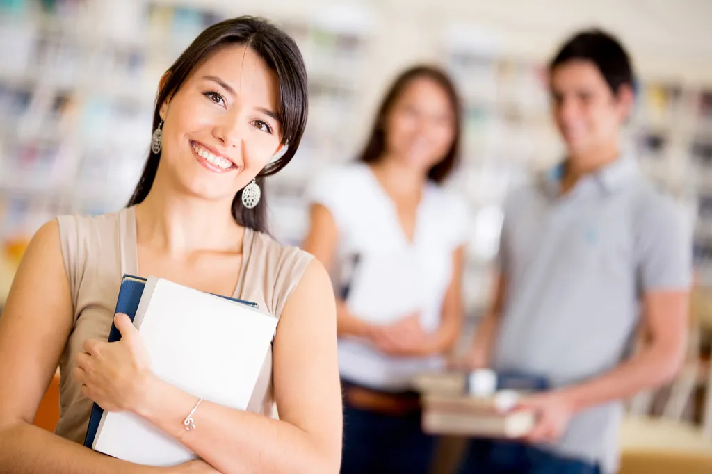 Wer Interesse hat, einen der über zwanzig Praktikumsplätze bei der Sparkasse Kufstein zu sichern, kann sich noch bis 8. Jänner 2017 online bewerben. Foto: Shutterstock