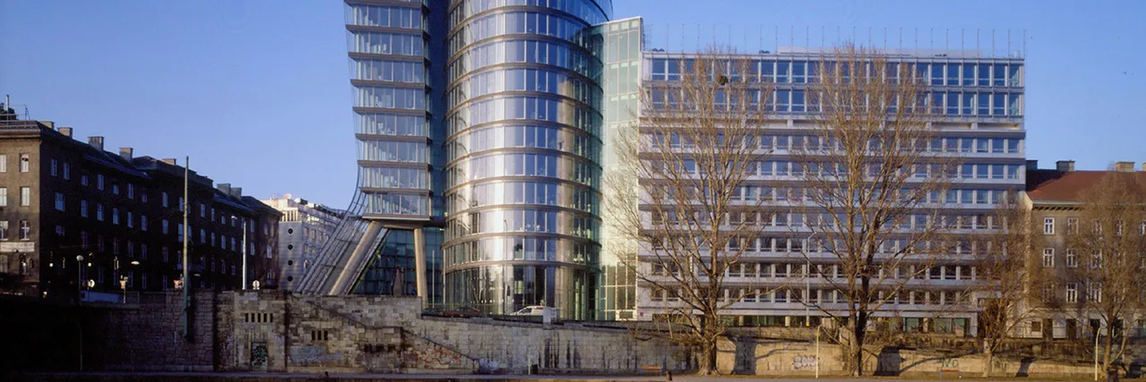 Der Uniqa-Tower in Wien - Außenansicht