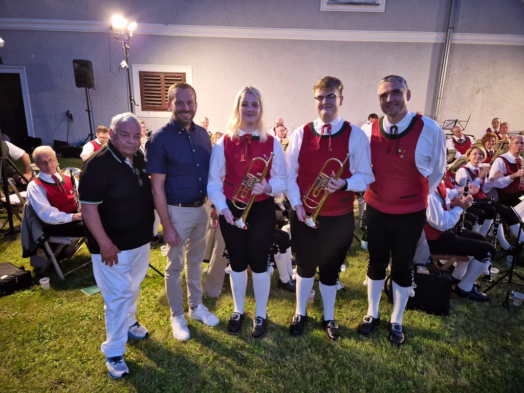 Neue Instrumente für 2 Musiker:innen der Musikkapelle Pöllau