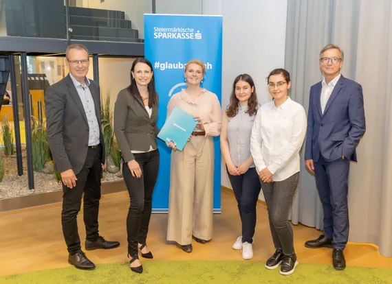 Gruppenfoto mit sechs Personen