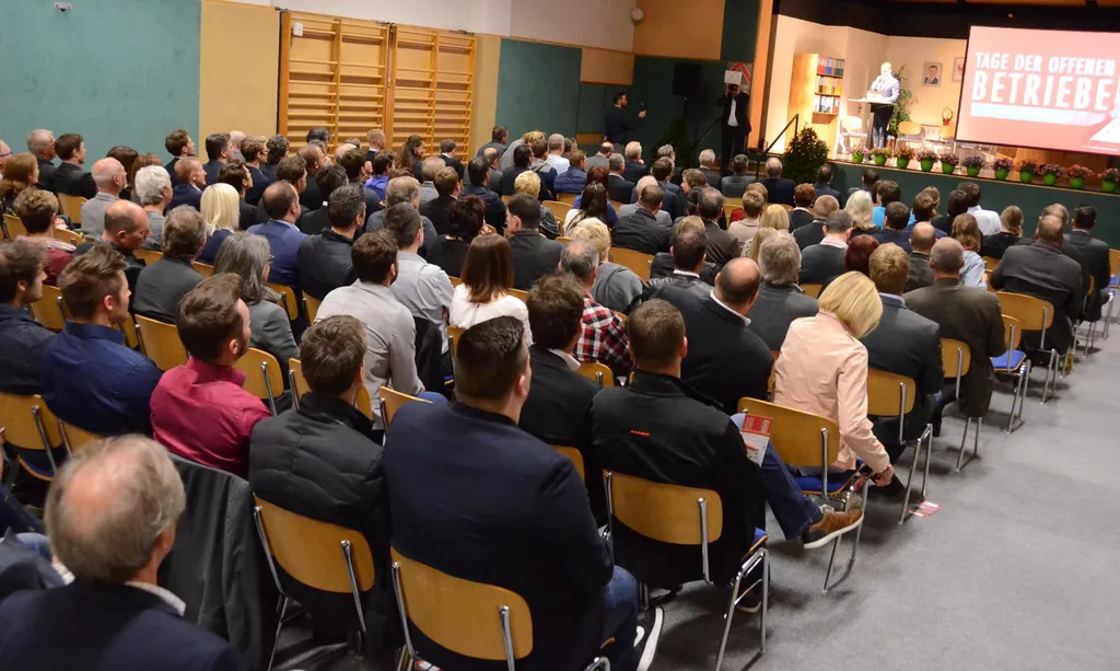 Die Gemeinde Ebbs lud zum Unternehmerabend. Zugkräftige Themen sorgten für ein volles Haus.  Foto Nageler