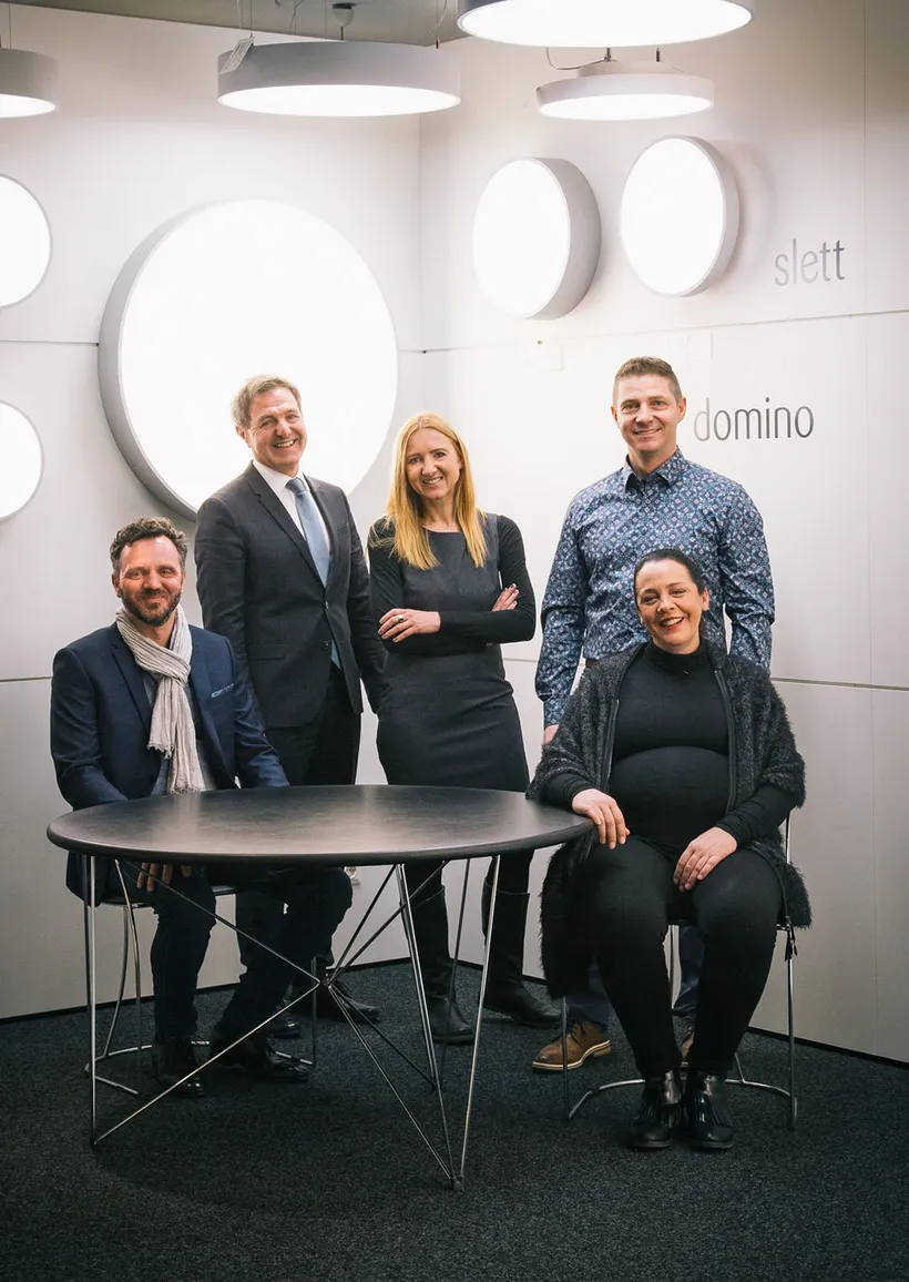 Roland Silbernagl und Sylvia Hauser mit Prokurist Helmut Rainer (beide Sparkasse Schwaz) sowie Gerald und Felicitas Kohler (Planlicht)