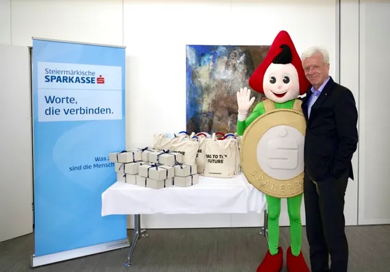 Gerhard Fabisch mit dem Sparefroh