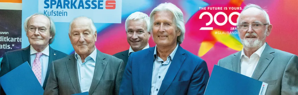 fünf Männer die geehrt wurden 