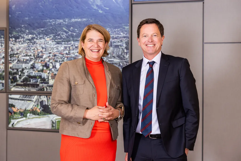 Karin Svoboda und Patrick Götz, Vorstand der Tiroler Sparkasse