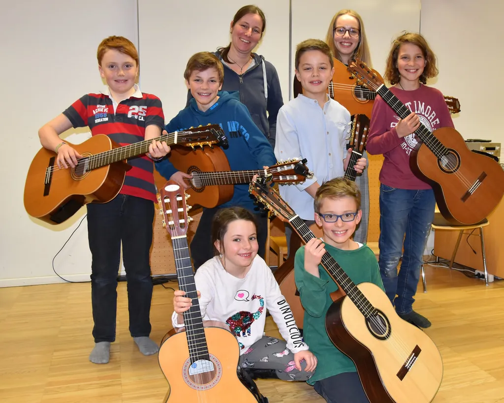 7 auf einen Streich – mit 7 Solisten aus der Klasse Nicole Hochschwarzer konnten beim landesweiten Wettbewerb prima la musica 7 erste Preise errungen werden, drei davon mit Auszeichnung und ein Sonderpreis der Jury.  <br>Bildrechte: LMS Schwaz