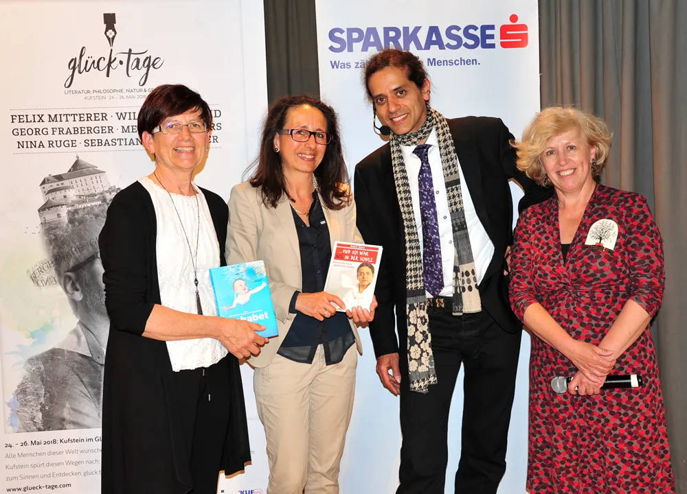 Setzten erneut einen Vortrags-Impuls – die Organisatoren und Unterstützer der Bildungsregion Kufstein: V.l.n.r.: BSI Margarethe Egger, Daniela Bucher (Sparkasse Kufstein), Gastreferent André Stern und glück.tage-Initiatorin Brigitte Weninger. <br> Fotos: Thomas Weninger