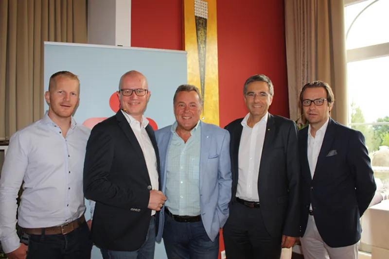 JW – Sommercocktail in Bad Häring v.l.n.r. Samuel Geissler (Vorsitzender Junge Wirtschaft Kufstein), Mario Eckmaier (Vortragende), KR Martin Hirner (WK-Obmann), Anton Moser (Sponsorvertreter, Sparkasse Kufstein), MMag. Peter Wachter (WK-Geschäftsstellenleiter) <br> Foto: Sparkasse Kufstein