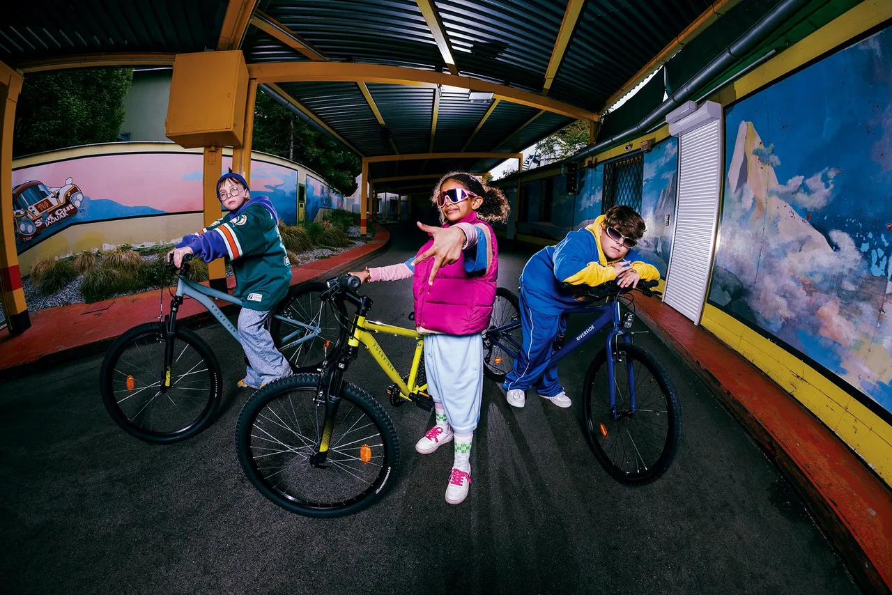 deti s bicyklami