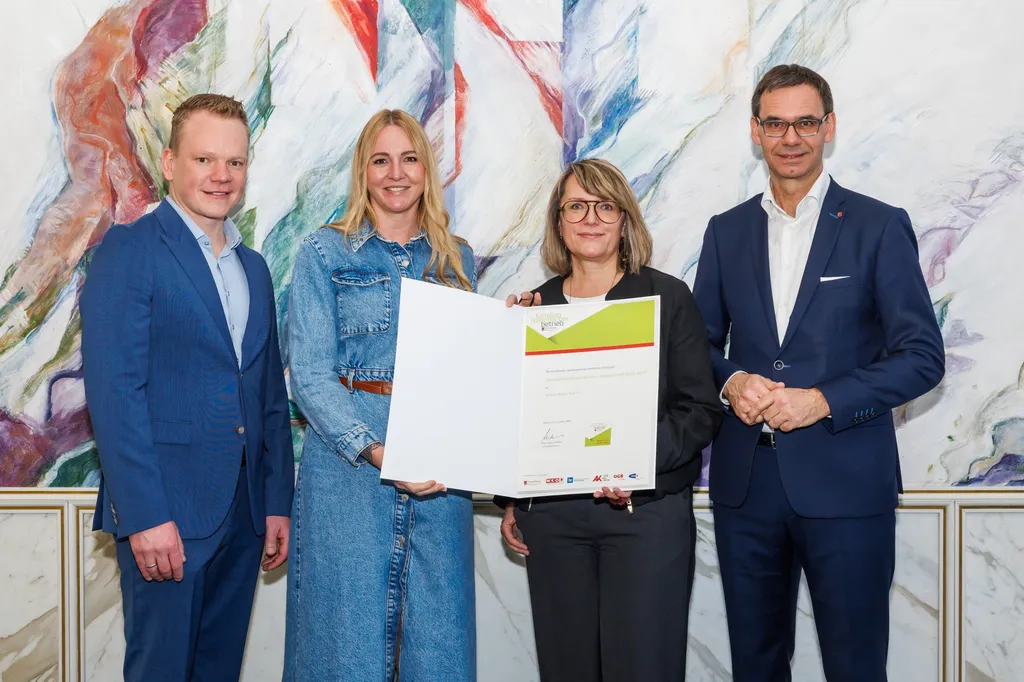 v.l. Landesstatthalter Christof Bitschi, Isabella Sachtleben und Personalleiterin Verena Depaoli (Spar-kasse Bregenz), Landeshauptmann Markus Wallner Fotoquelle: Land Vorarlberg