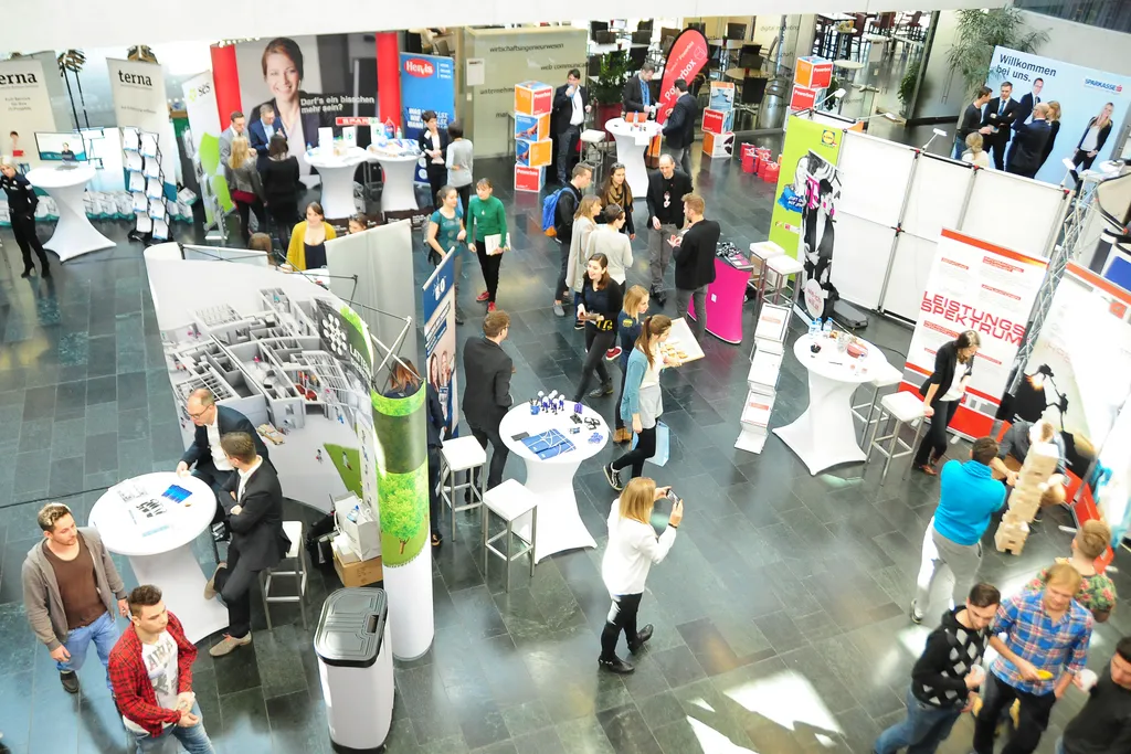 viele Austeller von oben fotografiert