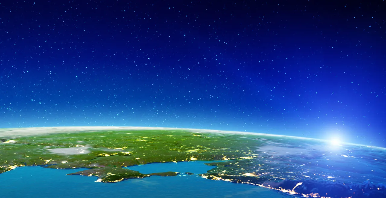 Symbolbild Umwelt - blauer Himmel, grüner Teil des Planeten Erde