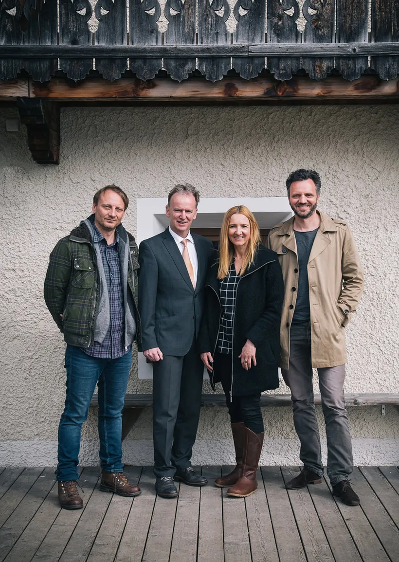 Georg Gasteiger (Mesnerhof-C), Wolfgang Gruber, Sylvia Hauser (beide Sparkasse Schwaz), Roland Silbernagl (Schauspieler)