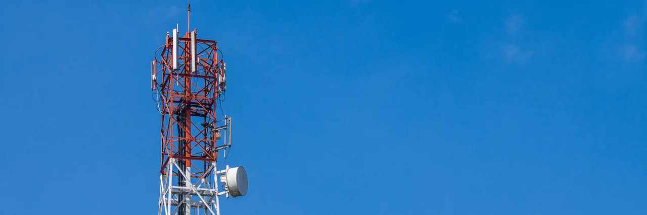 Die Spitze eines Handymastens