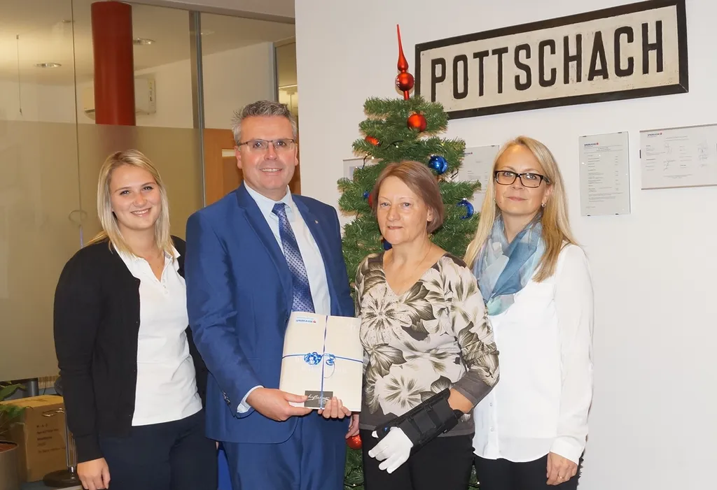 Gewinnübergabe in der Filiale Pottschach