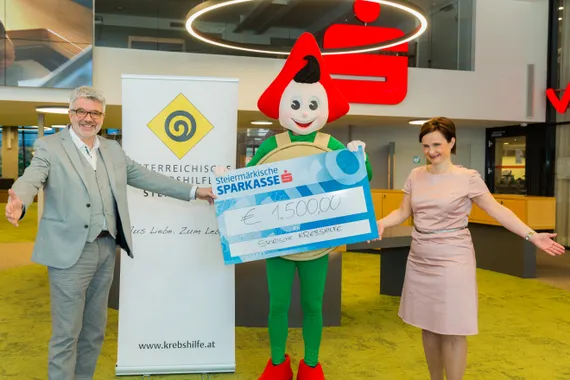 Christian Scherer und Walburga Seidl mit dem Sparefroh