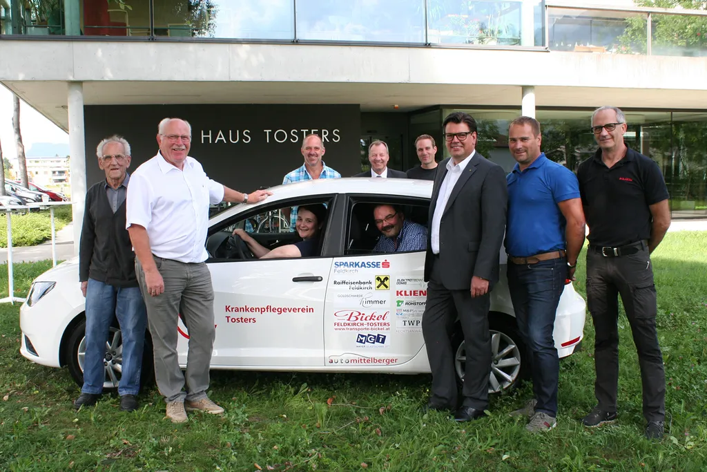 Foto: (v. l.): hinten: Ignaz Bitsche (Vorstandsmitglied), Aristides Clauer (Sparkasse Feldkirch), Mathias Domig (Elektrotechnik Domig); vorne: Josef Bickel (Bickel Transporte), OM Walter Fontana, Katja Pfleger (Pflegeleiterin), OV Fredy Himmer (Goldschmiede Himmer), Mag. Stefan Vetter (Raiffeisenbank Feldkirch), Reinhard Mittelberger (Auto Mittelberger), Peter Klien (Technik für Garten, Forst und Winterdienst)