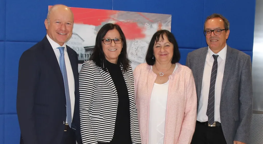 V.l.n.r. Unterstützen das gemeinsame Ziel – Bildung für alle. Sparkasse Bludenz-Vorstandsvorsitzender Christian Ertl, VHS-Leiterin Dr. Elisabeth Schwald, VHS-Obfrau Olga Pircher und Marketingleiter Arno Sprenger. Fotocredit Sparkasse Bludenz, Abdruck honorarfrei