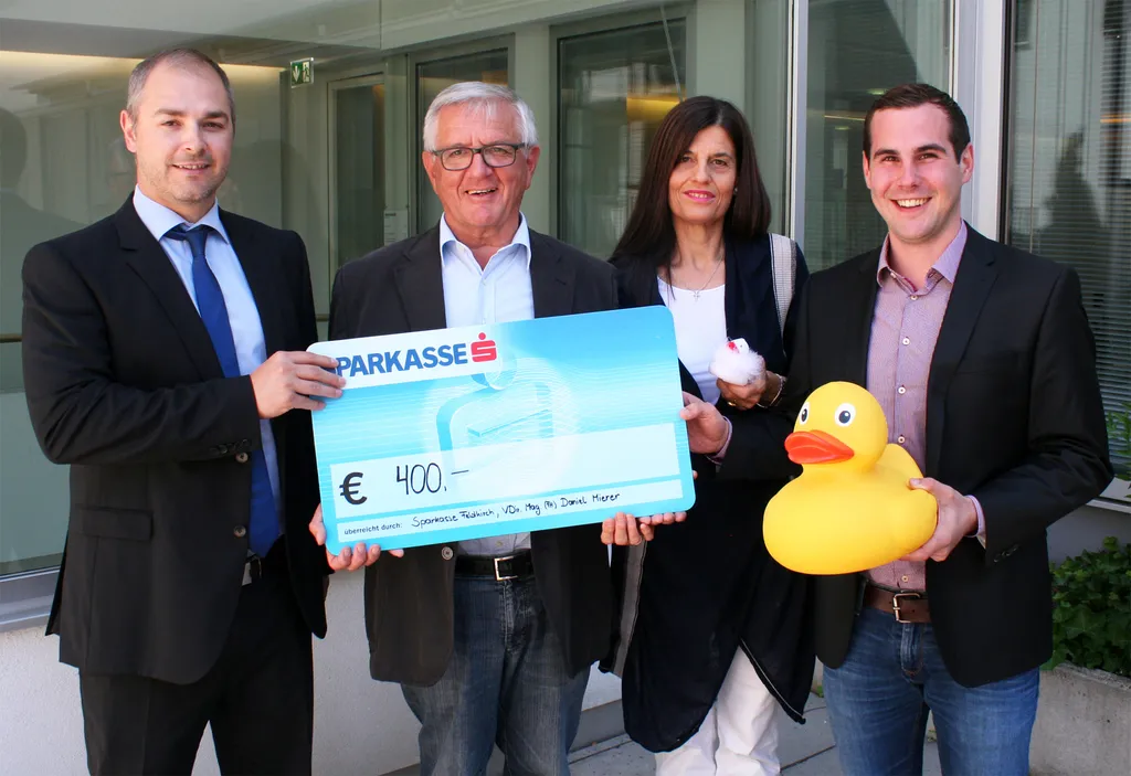 Foto: (v.li.): Vorstandsdirektor Daniel Mierer (Sparkasse Feldkirch), Obmann Franz Abbrederis und Gabi Huber (Netz für Kinder) sowie Jugendkoordinator Florian Hintringer (Sparkasse Feldkirch).