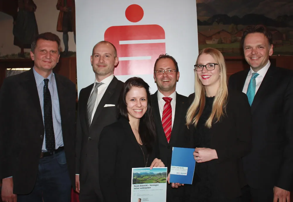 Referenten und Organisatoren freuten sich über die mehr als 70 Besucher: V.l.n.r.: Notar Mag. Josef Beihammer, Private Bankingleiter Markus Larch-Valeruz – CIIA, Carina Wolf, Geschäftsstellenleiter Mag. (FH) Andreas Gasteiger, Janina Stuefer und Bereichsleiter Prok. Otto Dialer, Sparkasse Kufstein. <br>Foto: Sparkasse
