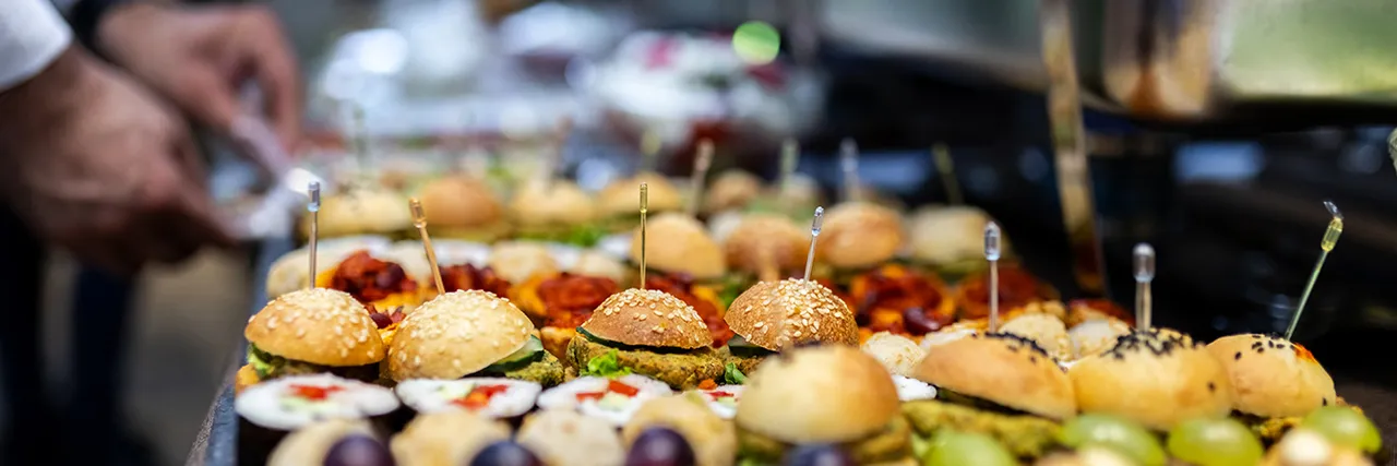 Mini-Burger an einem Buffet