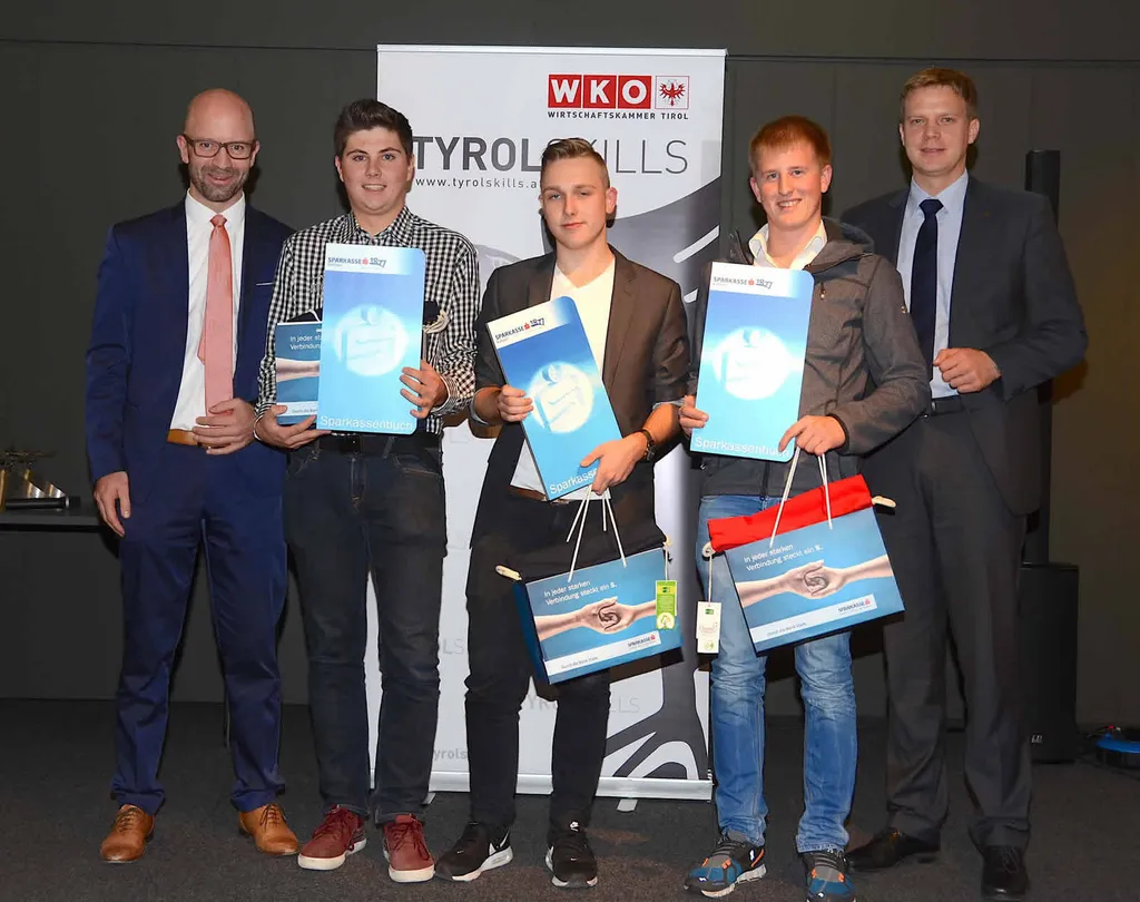 Tolle Stimmung beim Preisträgerkonzert: v.l.n.r. Univ-Prof. Karlheinz Hanser, Staatsoperndirektor a. D. Ioan Holender, Verena Hanser, Preisträger Liviu Holender, BGM Hedi Wechner, Prof. Friedrich Madersbacher, Kulturreferentin Mag. Gabi Madersbacher sowie Maria Madersbacher.								<br>					Foto: Veronika Spielbichler