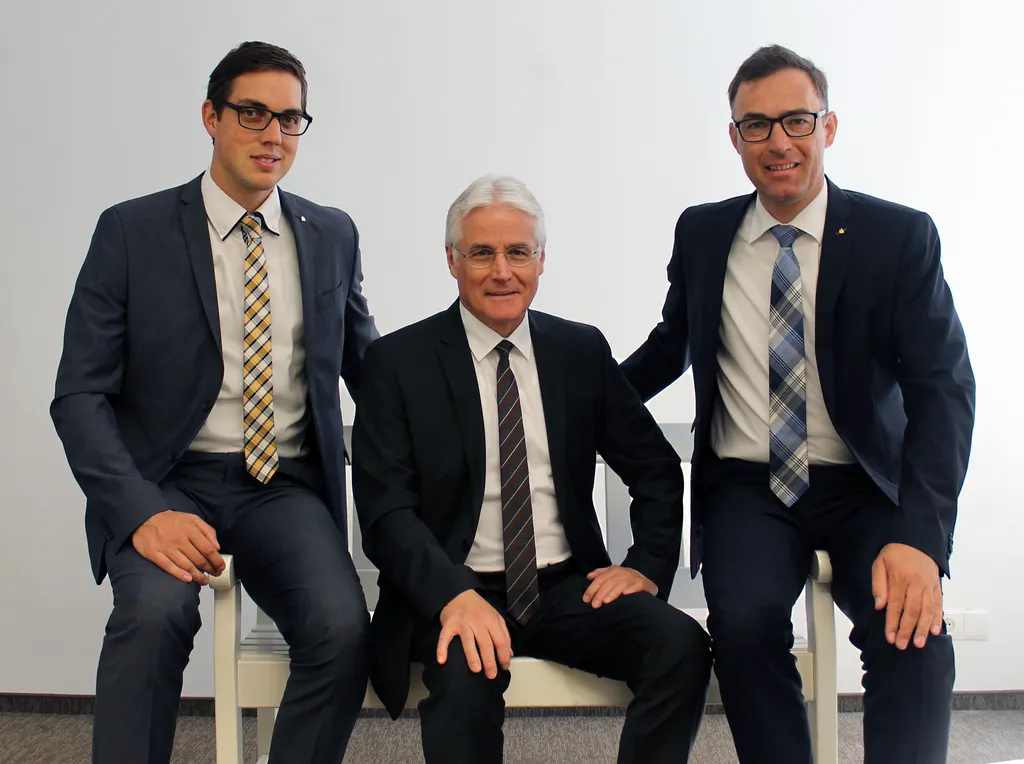 Was zählt, sind die Menschen. (v.li.) Christian Lins, Prokurist Herbert Caser, Alois Dolensky und Mathias Breuß von der s Wohnbank