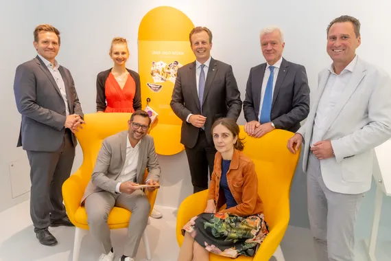 Gruppenfoto mit 7 Personen