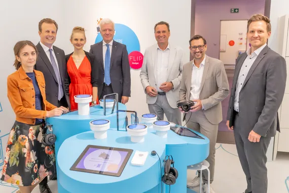 Gruppenfoto mit 7 Personen