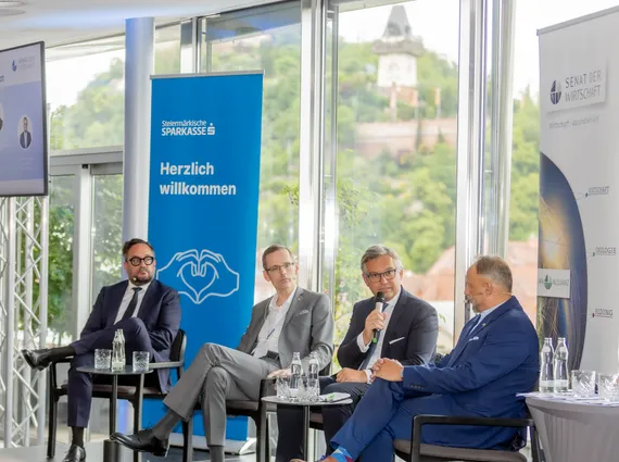 Gruppenfoto mit vier Personen