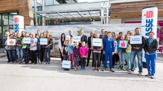 Übergabe der 222 Bildschirme an Schulen im Stubaital und Mittelgebirge