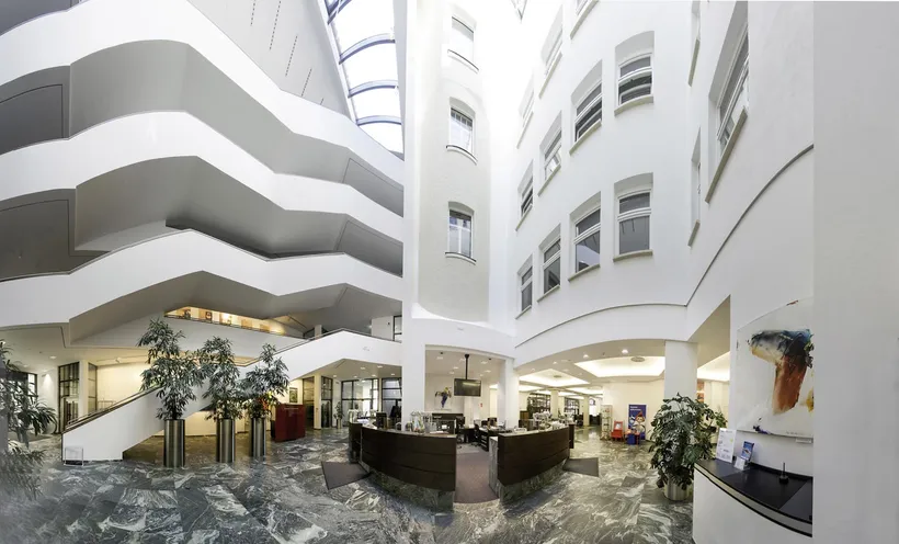 Die Sparkasse Kufstein unterstützt Unternehmen bei Antrag und Abwicklung von Förderungen für geplante Investitionen des laufenden Jahres. Bis zu 15 verschiedene Einzelförderungen stehen aktuell zur Verfügung. Foto: Richter