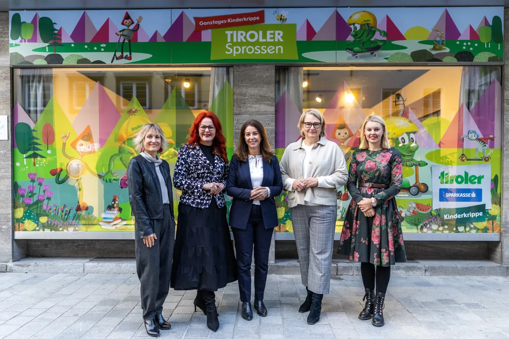 Kerstin Egger (Geschäftsführerin Volkshilfe Tirol), Cornelia Hagele (Landesrätin für Gesundheit, Pflege, Bildung sowie Wissenschaft und Forschung), Isolde Stieg (Vorständin TIROLER Versicherung), Karin Svoboda (Vorständin Tiroler Sparkasse) und Elisabeth Mayr (Vizebürgermeisterin Innsbruck)